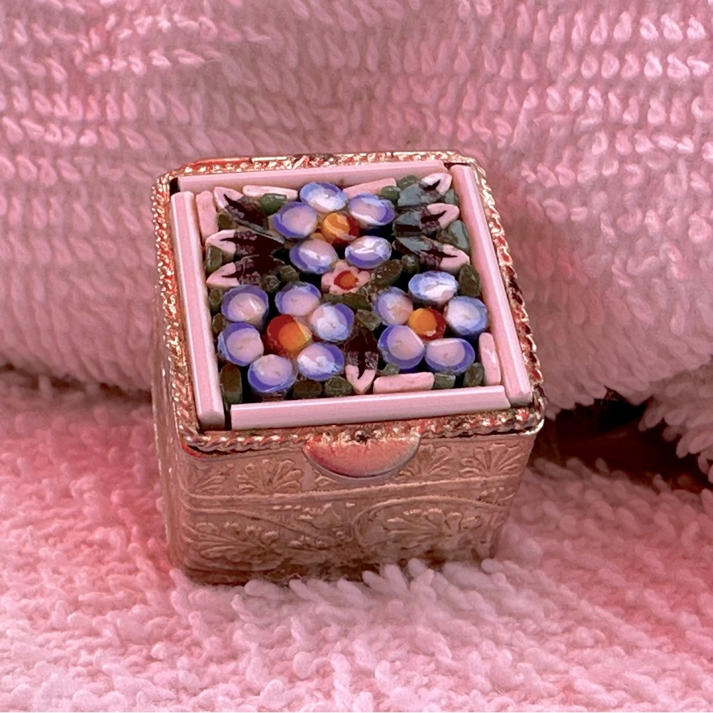 Vintage 1950s mini Italian millefiori Murano glass square trinket/pill box